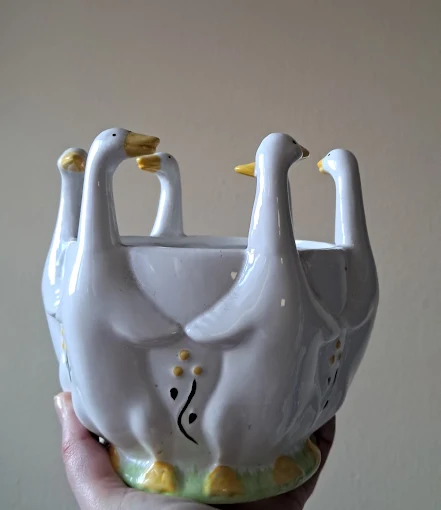 Porcelanowa donica z gęsiami